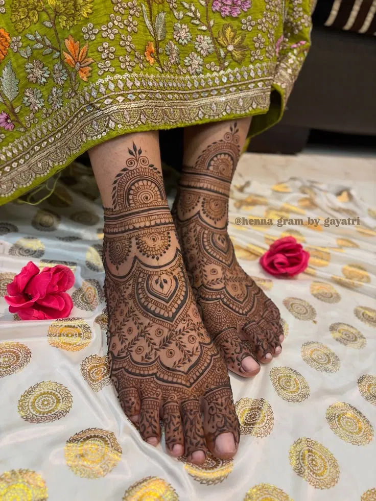 Bridal Indian Back Hand Mehndi Design with Figures (6)