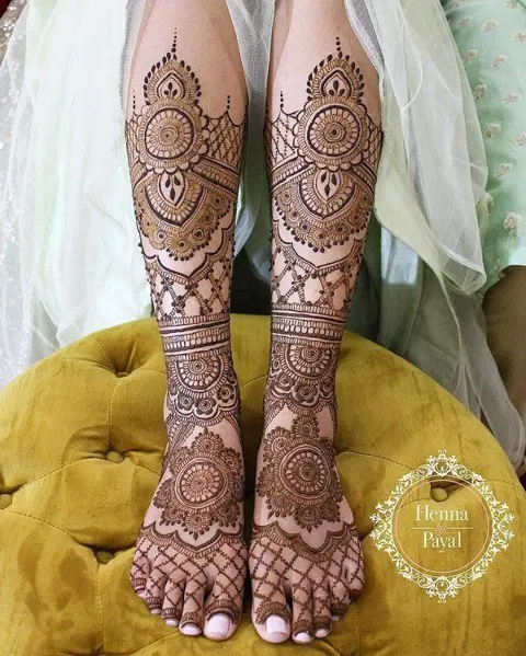 bridal indian circle foot mehndi design