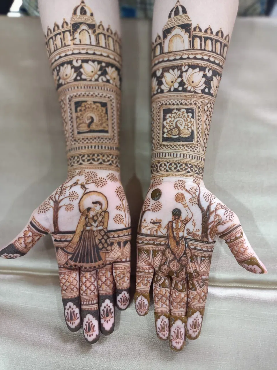 Bridal Stylish Back Hand Mehndi Design with Figures and Peacock for Karwa Chauth (3)