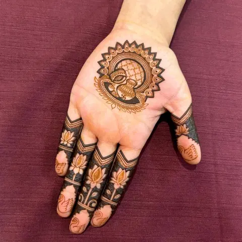 aesthetic simple jaal back hand mehndi design