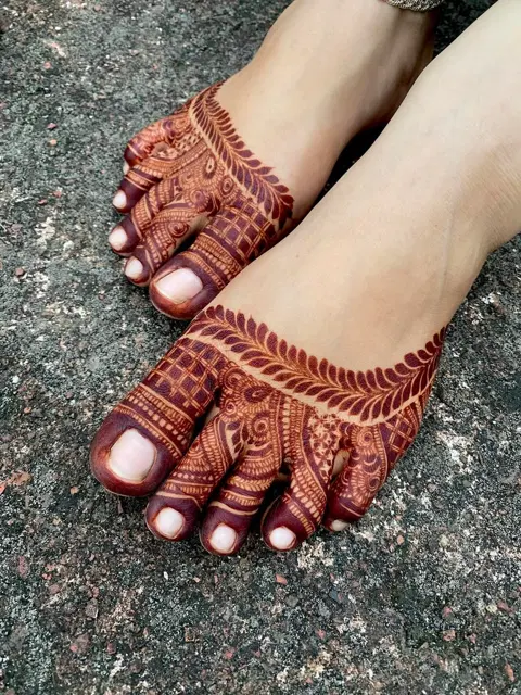 aesthetic bridal foot mehndi design