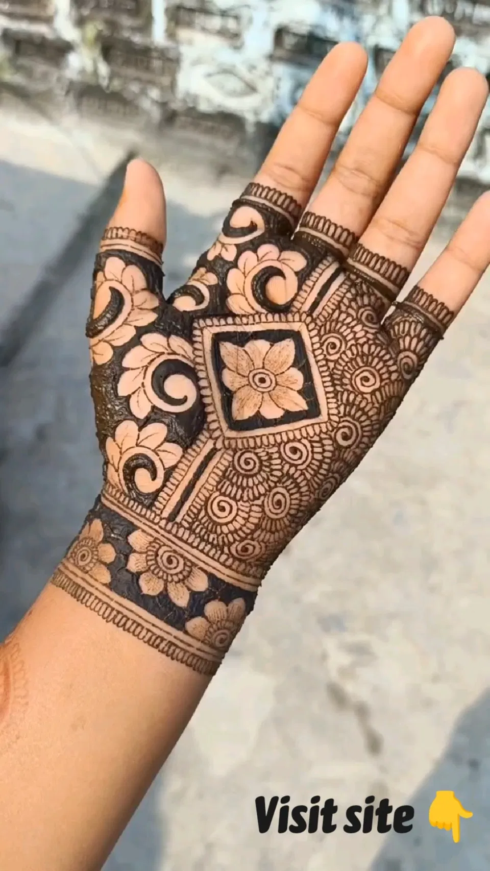 Simple Back Hand Mehndi Design with Peacock for Karwa Chauth (2)