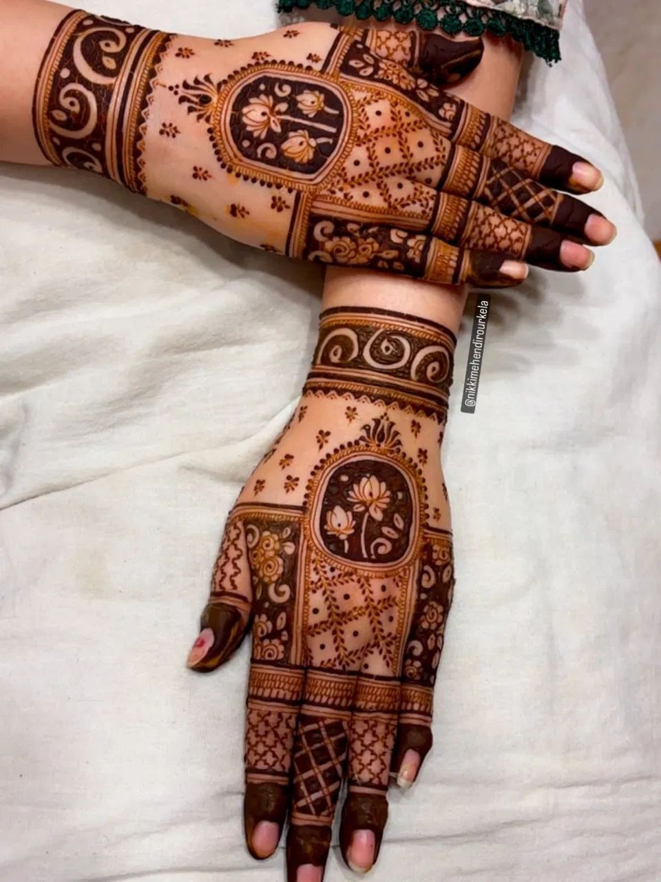 Bridal Stylish Back Hand Mehndi Design for Engagement (5)