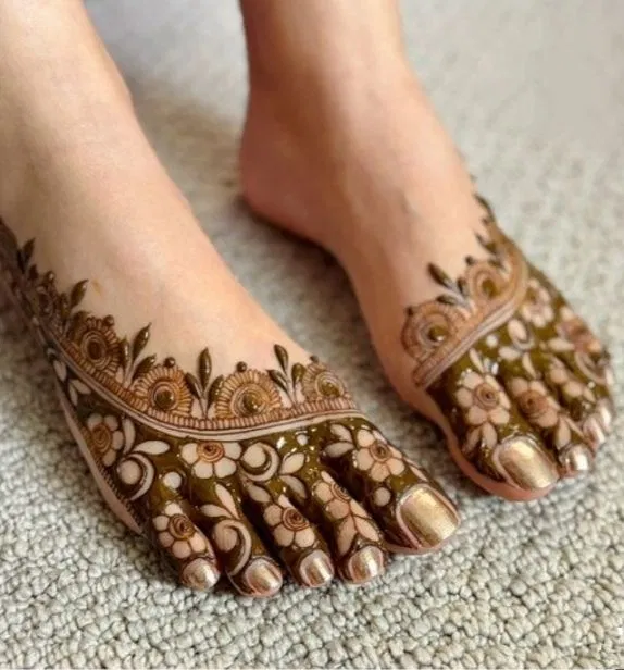 Aesthetic Bridal Foot Mehndi Design with Deity and Flowers