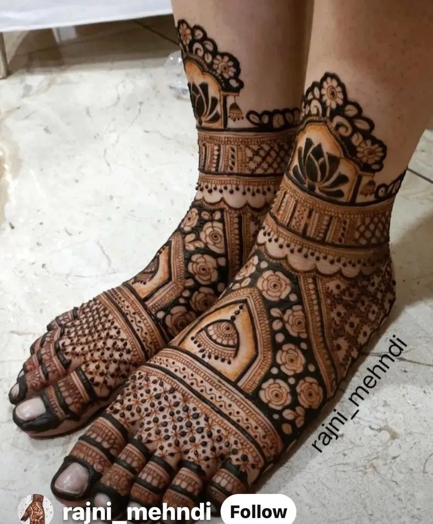 Bridal Indian Foot Mehndi Design with Figures (7)