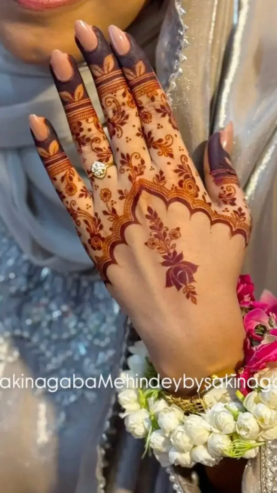 Aesthetic Minimal Back Hand Mehndi Design with Hearts for Eid
