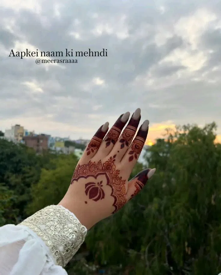Aesthetic Simple Back Hand Mehndi Design with Gol Tikki for Engagement