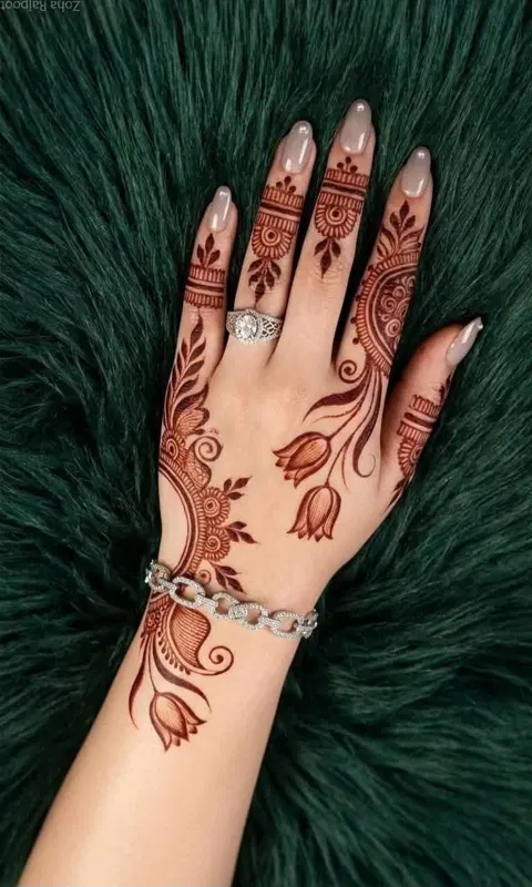 aesthetic arabic back hand mehndi design