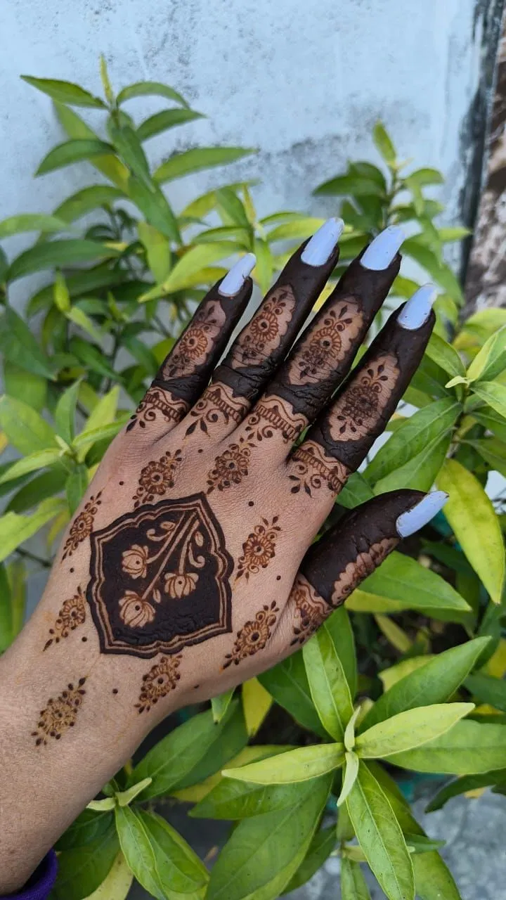 Aesthetic Indian Back Hand Mehndi Design with Gol Tikki for Sawan