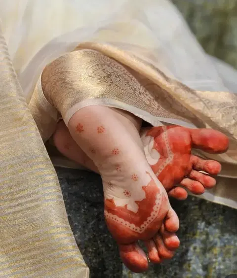 bridal simple foot mehndi design