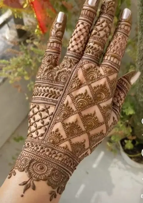 bridal stylish circle back hand mehndi design
