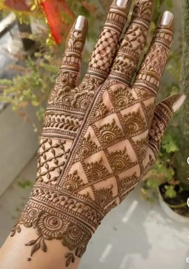 Bridal Stylish Back Hand Mehndi Design with Gol Tikki and Flowers for Diwali (2)