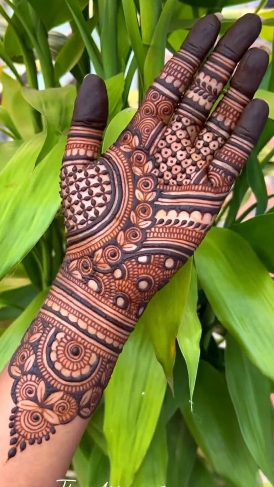 Arabic Bridal Front Hand Mehndi Design with Gol Tikki for Diwali
