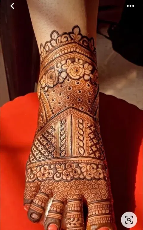 bridal indian figure back hand mehndi design