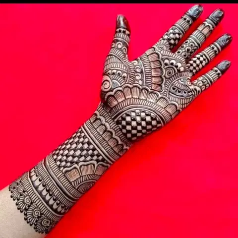 bridal circle front hand mehndi design