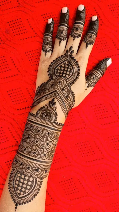 simple stylish jaal back hand mehndi design