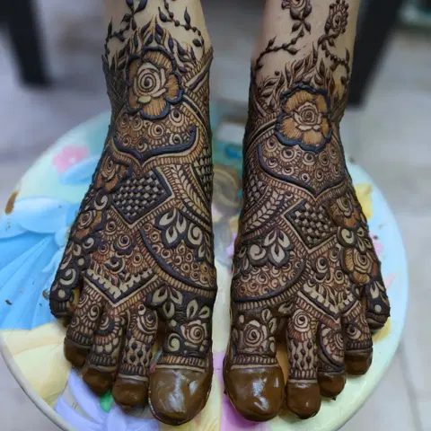 bridal simple figure foot mehndi design