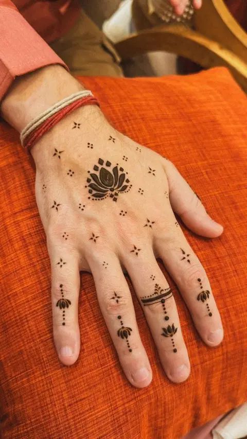 simple circle back hand mehndi design
