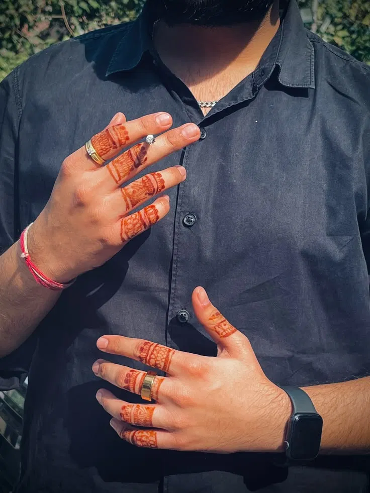 Simple Stylish Back Hand Mehndi Design (7)