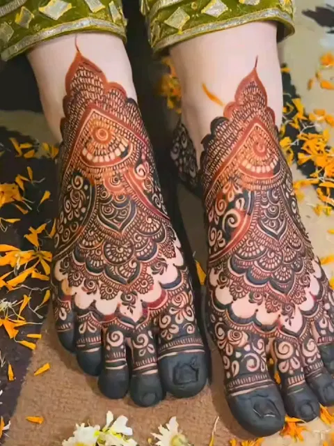 bridal indian circle foot mehndi design
