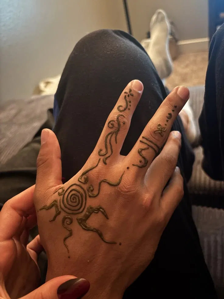Arabic Simple Back Hand Mehndi Design with Jaal (3)