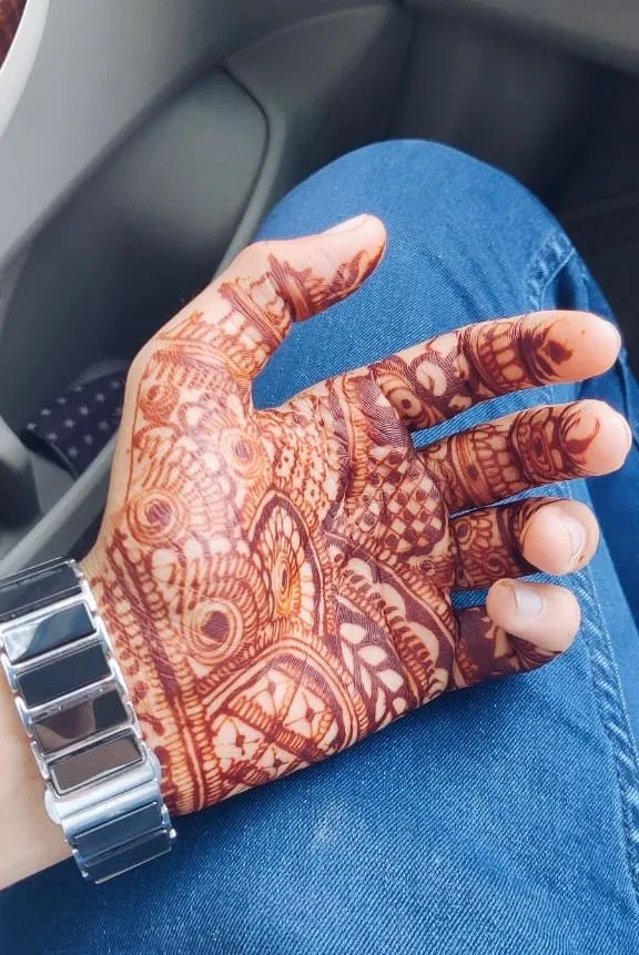 Aesthetic Bridal Front Hand Mehndi Design (5)