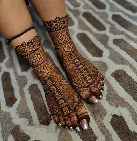 bridal indian figure foot mehndi design