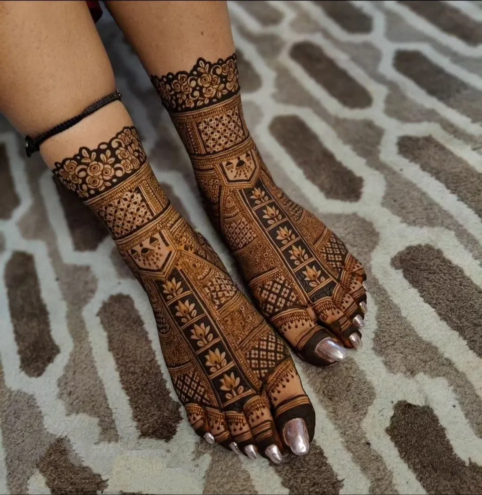 Bridal Indian Foot Mehndi Design with Figures (8)