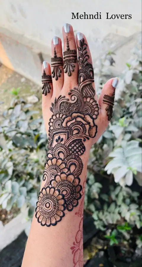 arabic simple back hand mehndi design