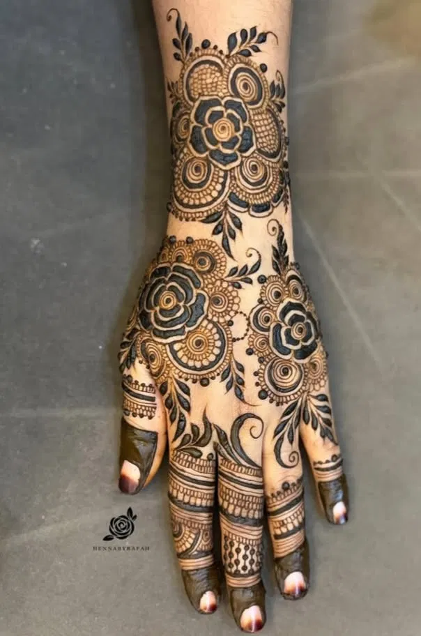 Arabic Dubai Back Hand Mehndi Design with Flowers (2)
