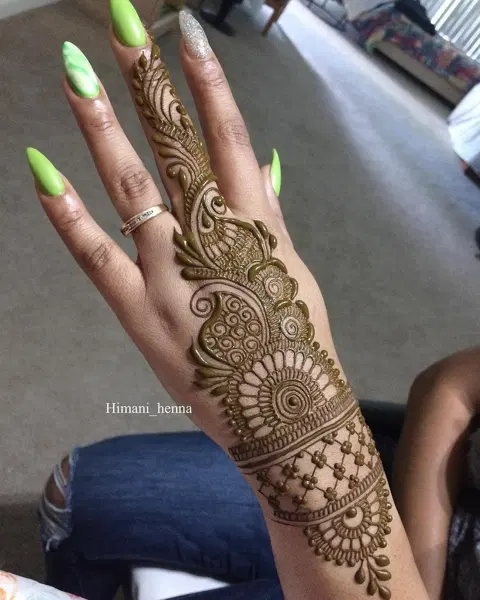 arabic jaal back hand mehndi design
