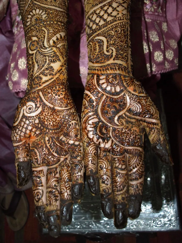 Bridal Foot Mehndi Design with Figures