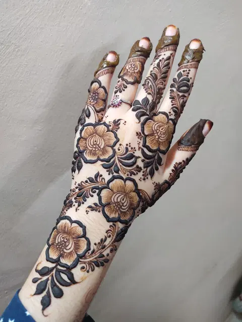 arabic dubai circle back hand mehndi design