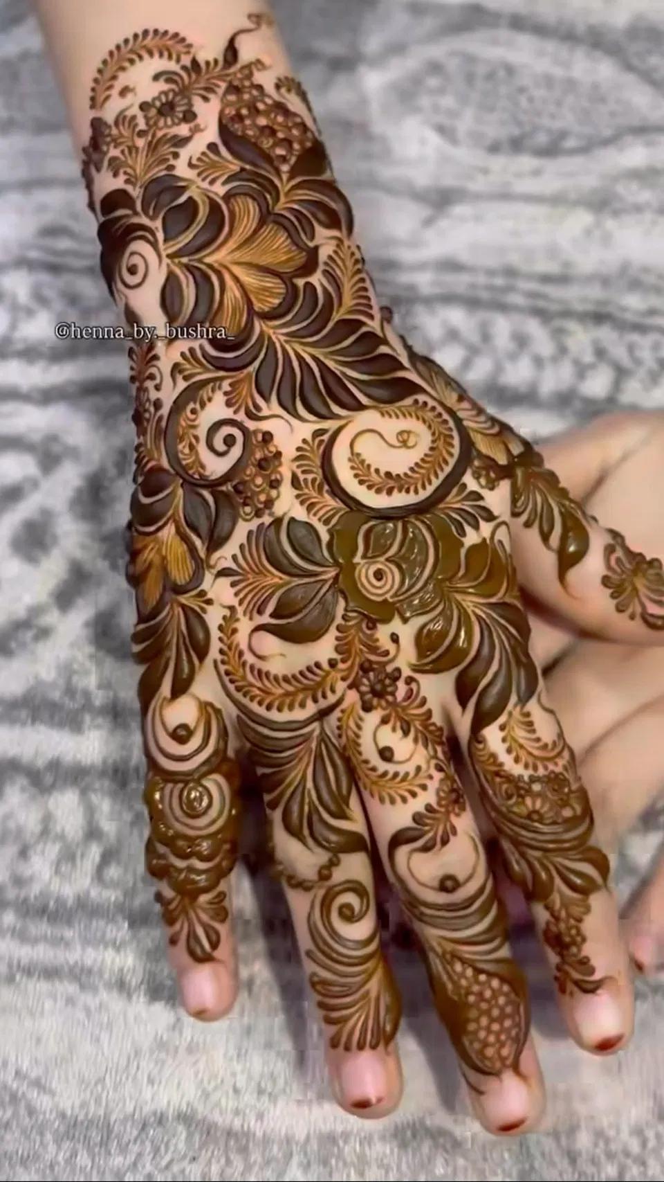 Aesthetic Dubai Back Hand Mehndi Design with Flowers