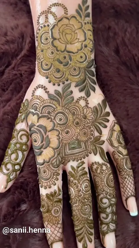 dubai simple flower back hand mehndi design