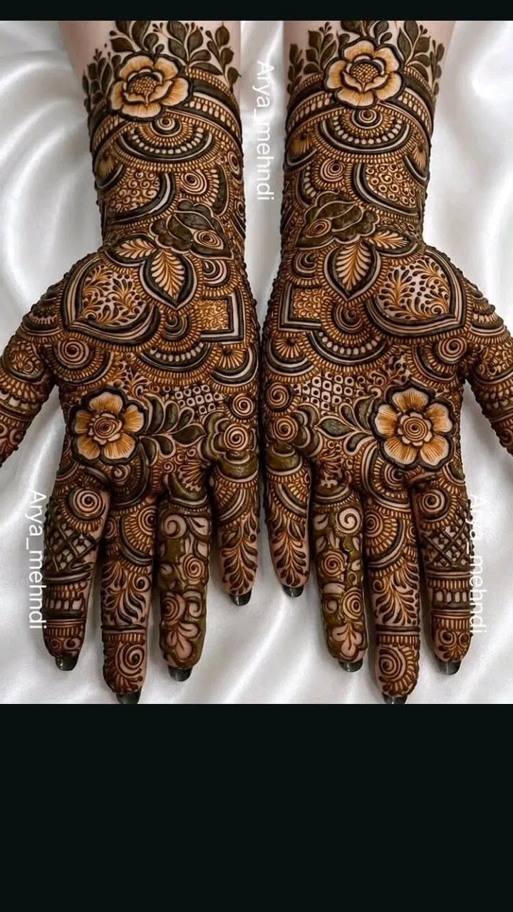 Aesthetic Bridal Full Hand Mehndi Design with Gol Tikki