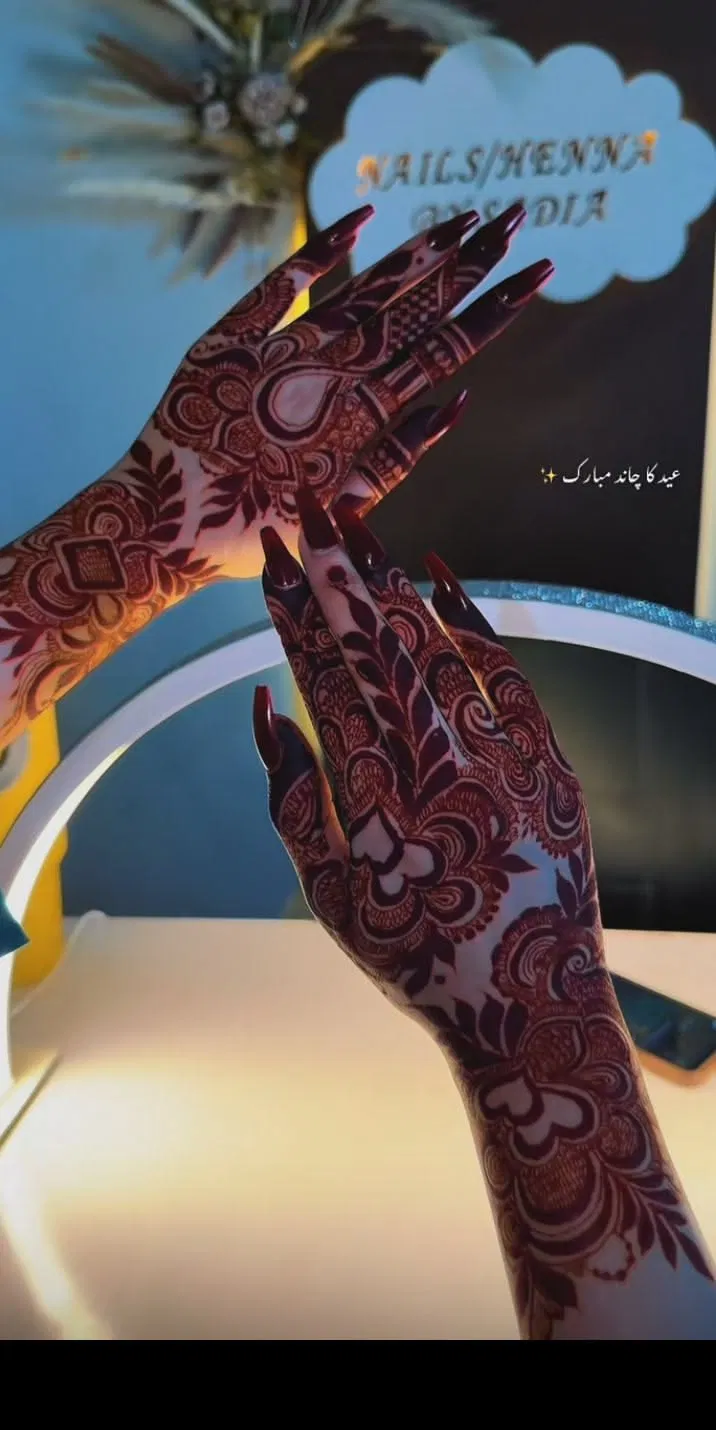 Arabic Bridal Back Hand Mehndi Design (12)