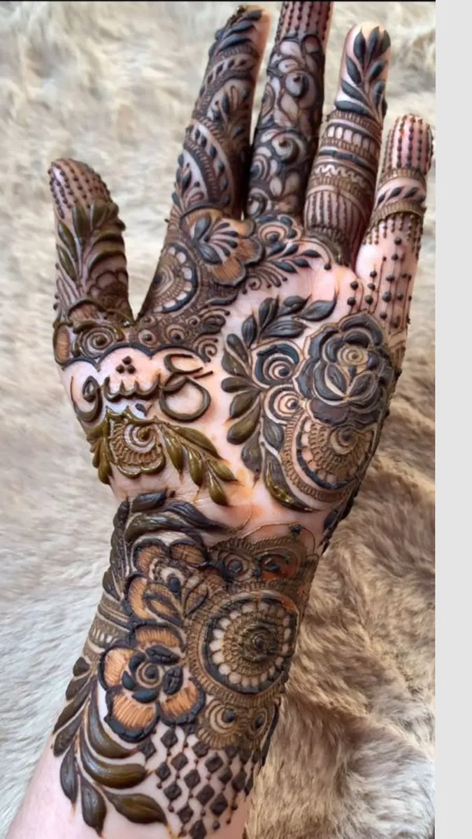 Aesthetic Arabic Front Hand Mehndi Design with Flowers for Eid (8)