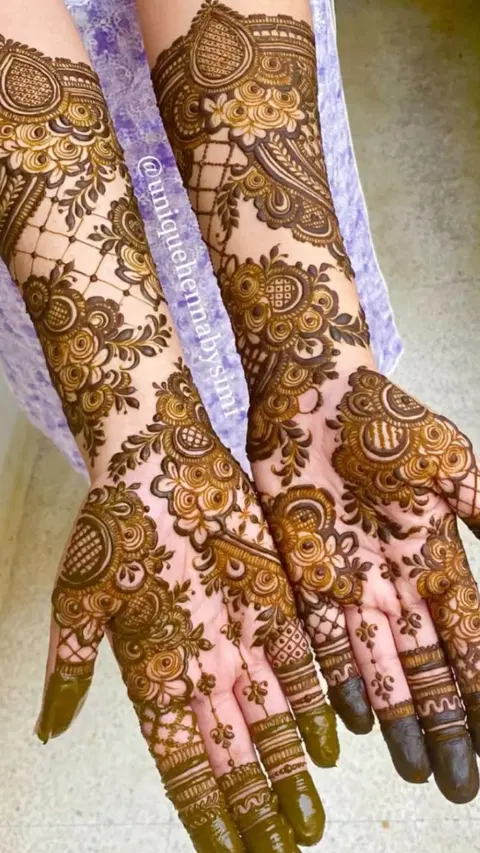 aesthetic arabic figure foot mehndi design