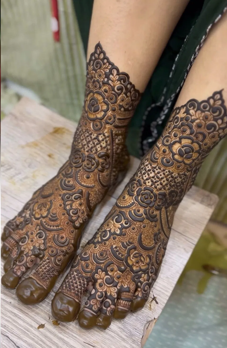 Bridal Stylish Foot Mehndi Design