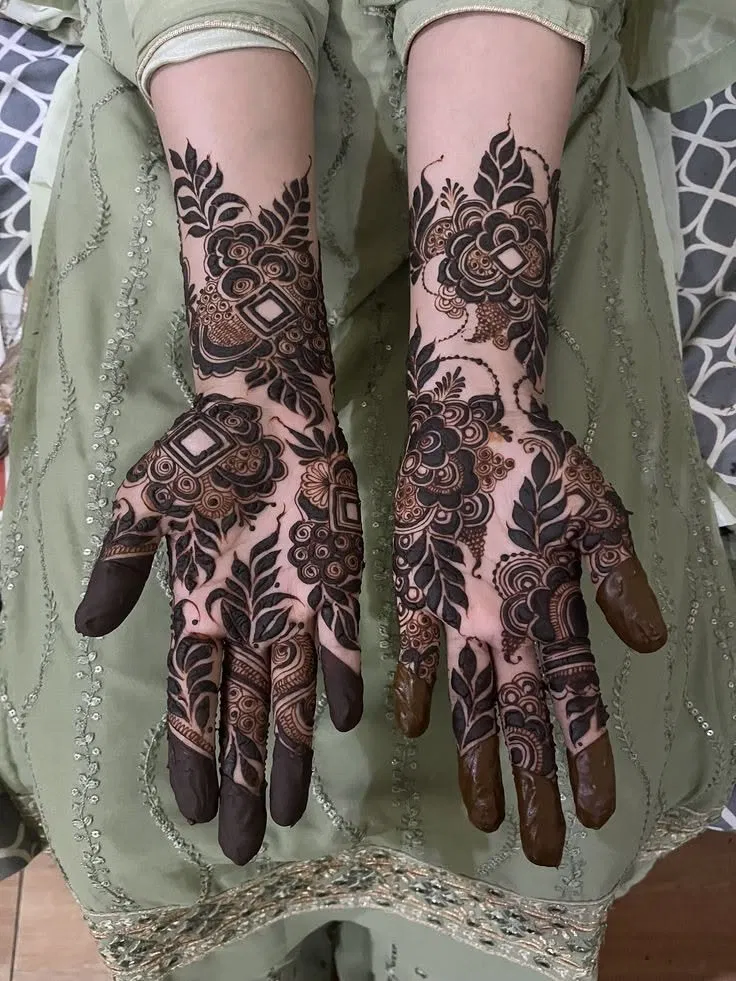 Aesthetic Arabic Front Hand Mehndi Design with Jaal (2)