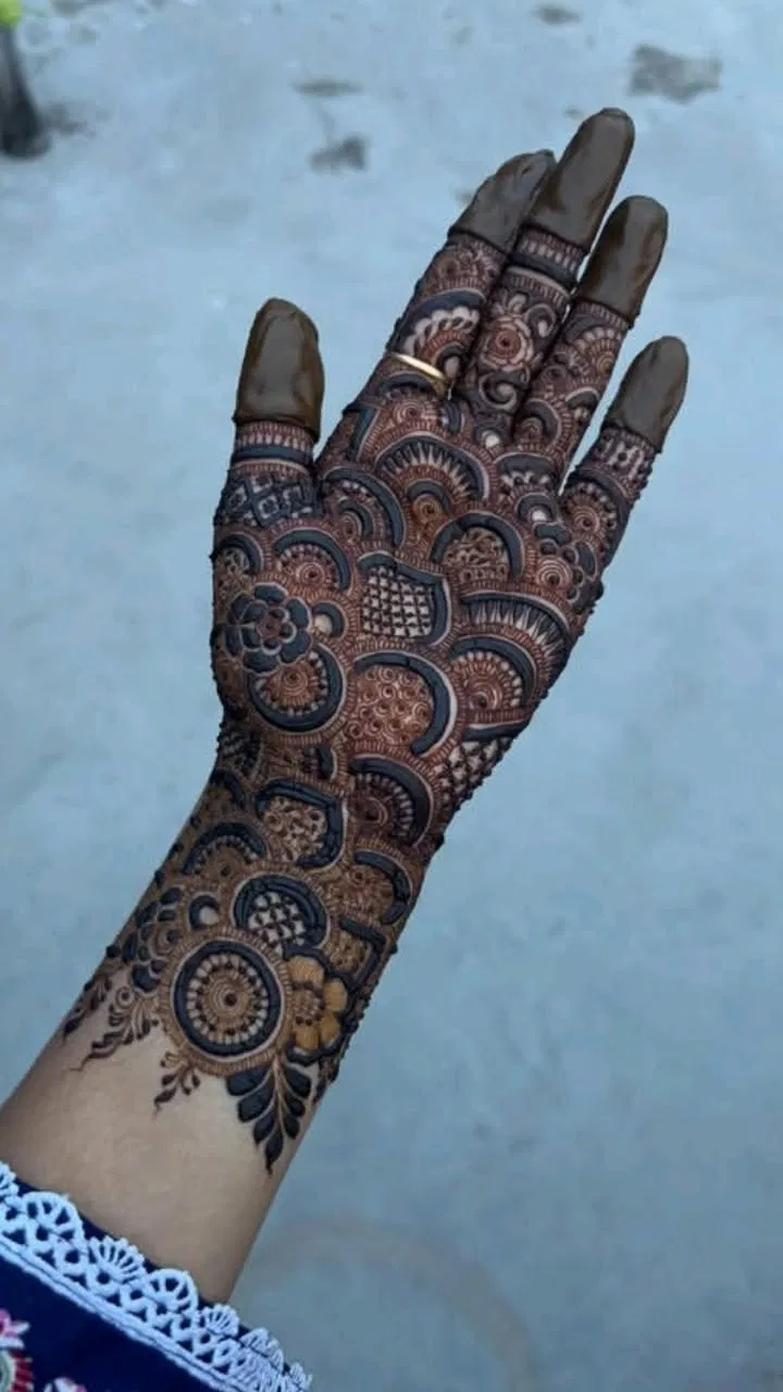 Bridal Dubai Foot Mehndi Design with Flowers