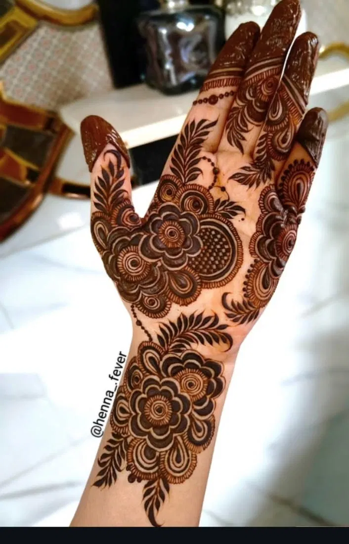 Arabic Bridal Back Hand Mehndi Design with Flowers for Eid (4)