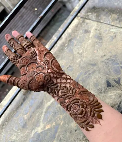 dubai stylish front hand mehndi design