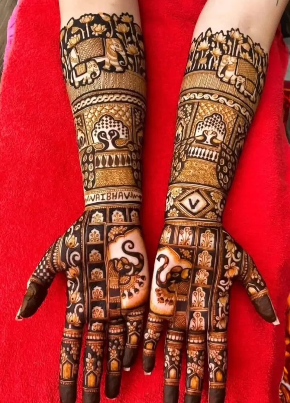 Bridal Full Hand Mehndi Design with Figures (4)