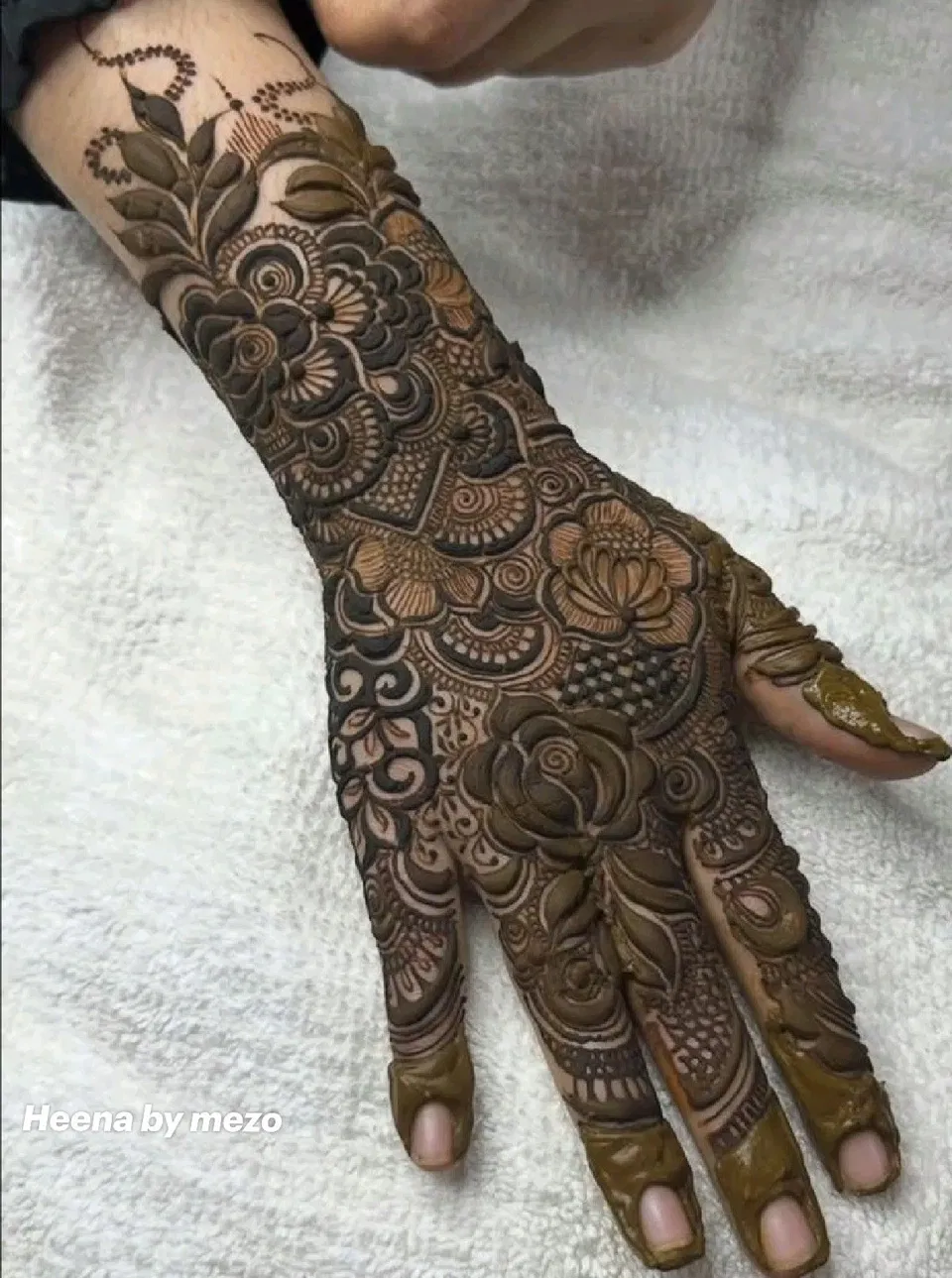 Arabic Dubai Arm Mehndi Design with Flowers