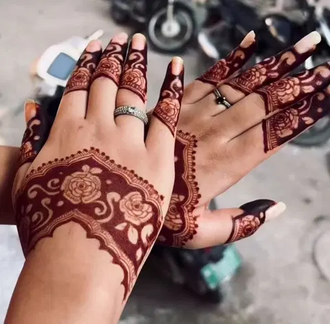 stylish flower back hand mehndi design