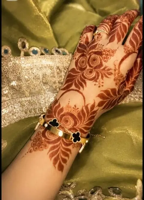 aesthetic arabic flower back hand mehndi design