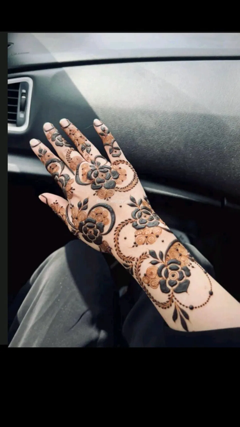 Arabic Dubai Back Hand Mehndi Design with Flowers (5)