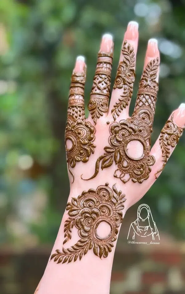 Arabic Bridal Back Hand Mehndi Design with Flowers for Engagement (2)